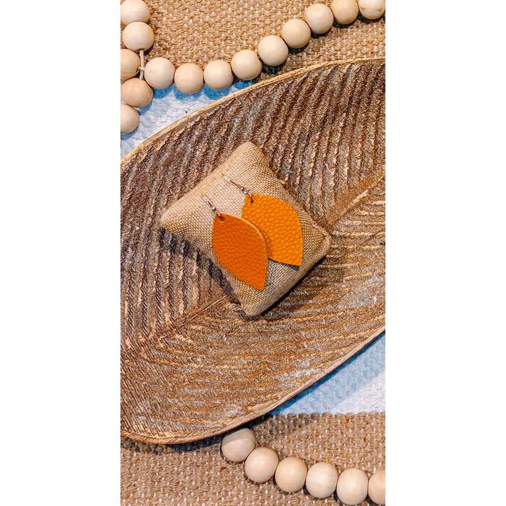 NEW WHITE LABEL women's mini faux leather earrings in cognac